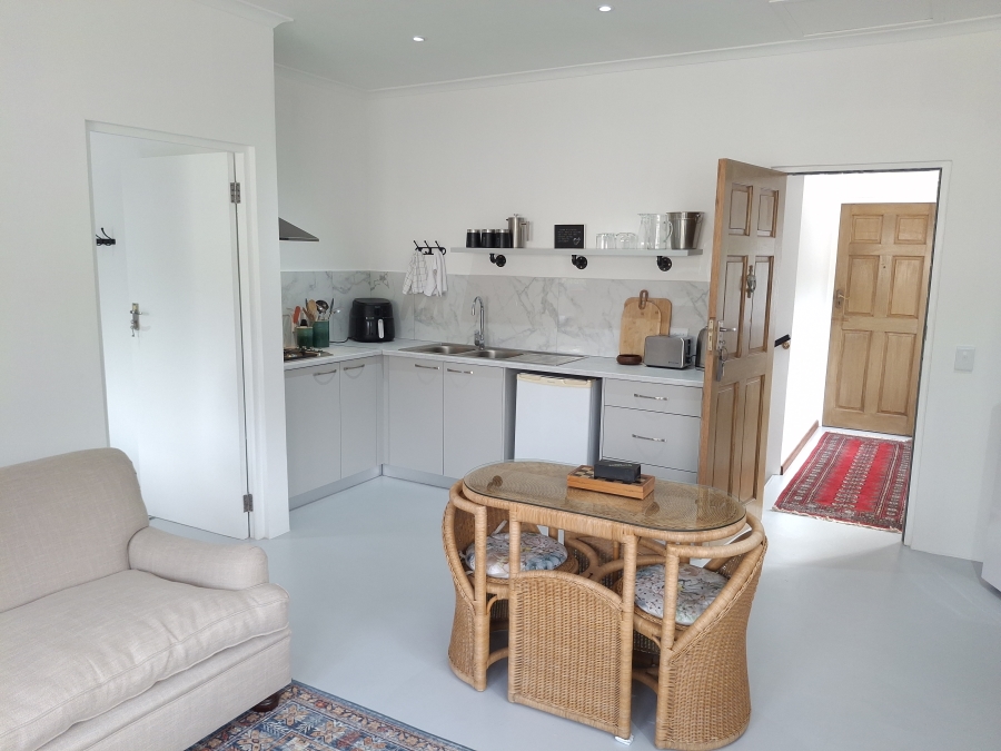 To Let 1 Bedroom Property for Rent in Clovelly Western Cape
